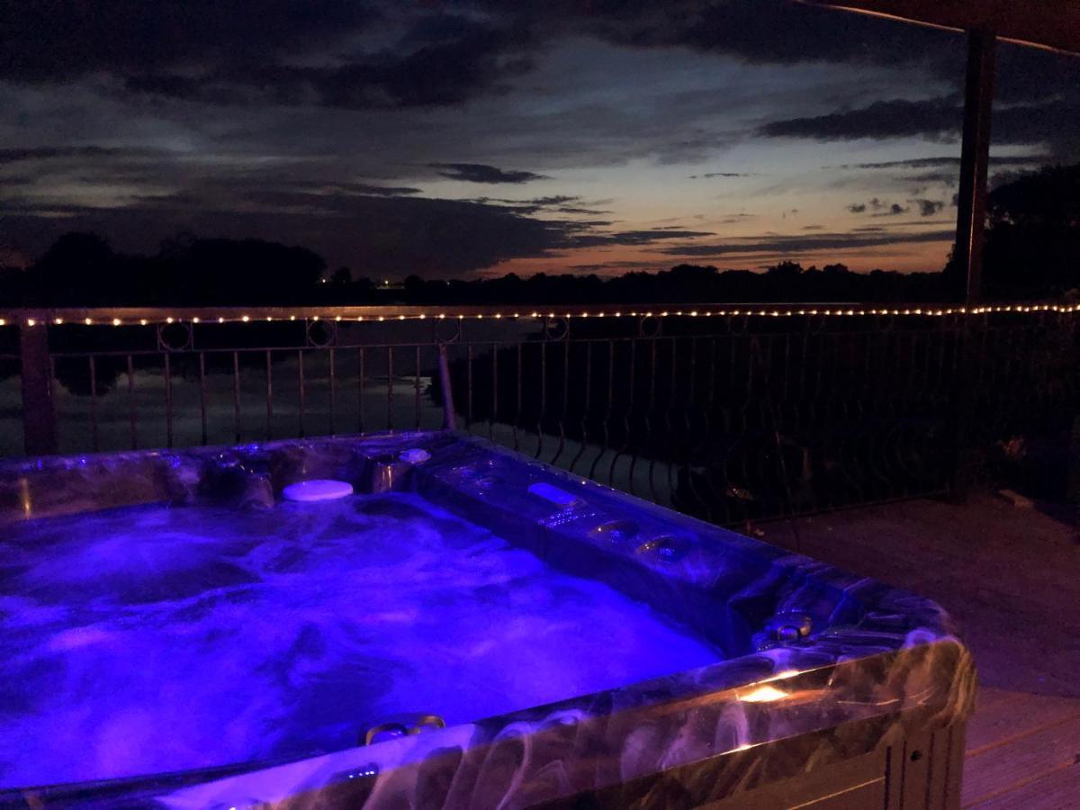 شقة دوغدايك  في Waterside Escapes المظهر الخارجي الصورة